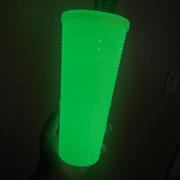 Glow in the dark Starbucks cup Halloween 2022 - Picture 2 of 3